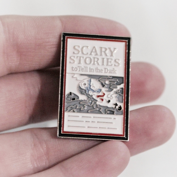 90's baby nostalgia spooky book pin - Picture 4 of 8